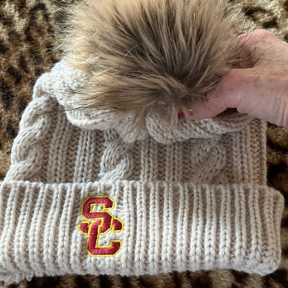 Captivating Knit Hat..USC..NWOT - Picture 3 of 4